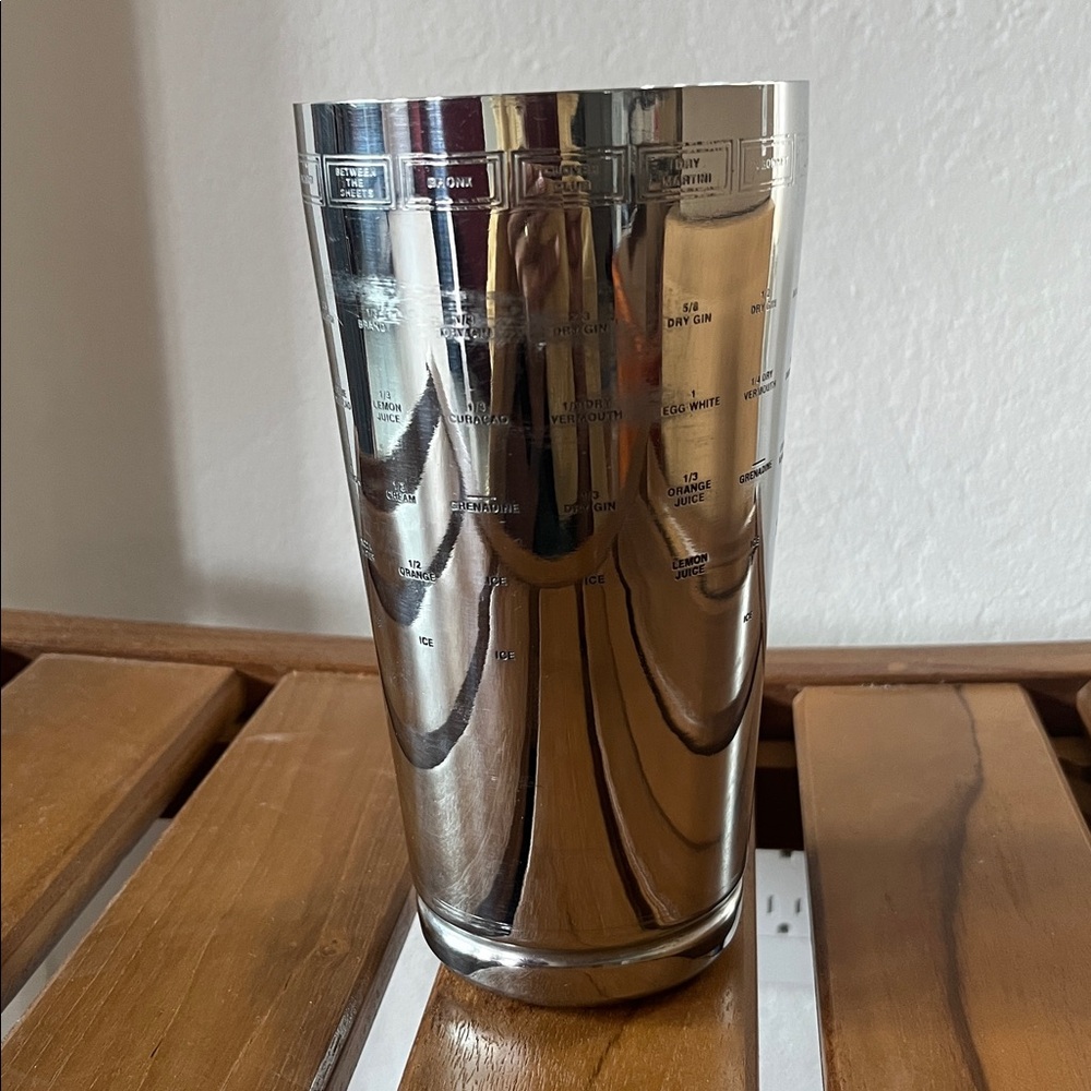 Pottery Barn Dial-a-Drink Cocktail Shaker 15 Recipes Stainless Steel 32 FL OZ - Picture 3 of 9